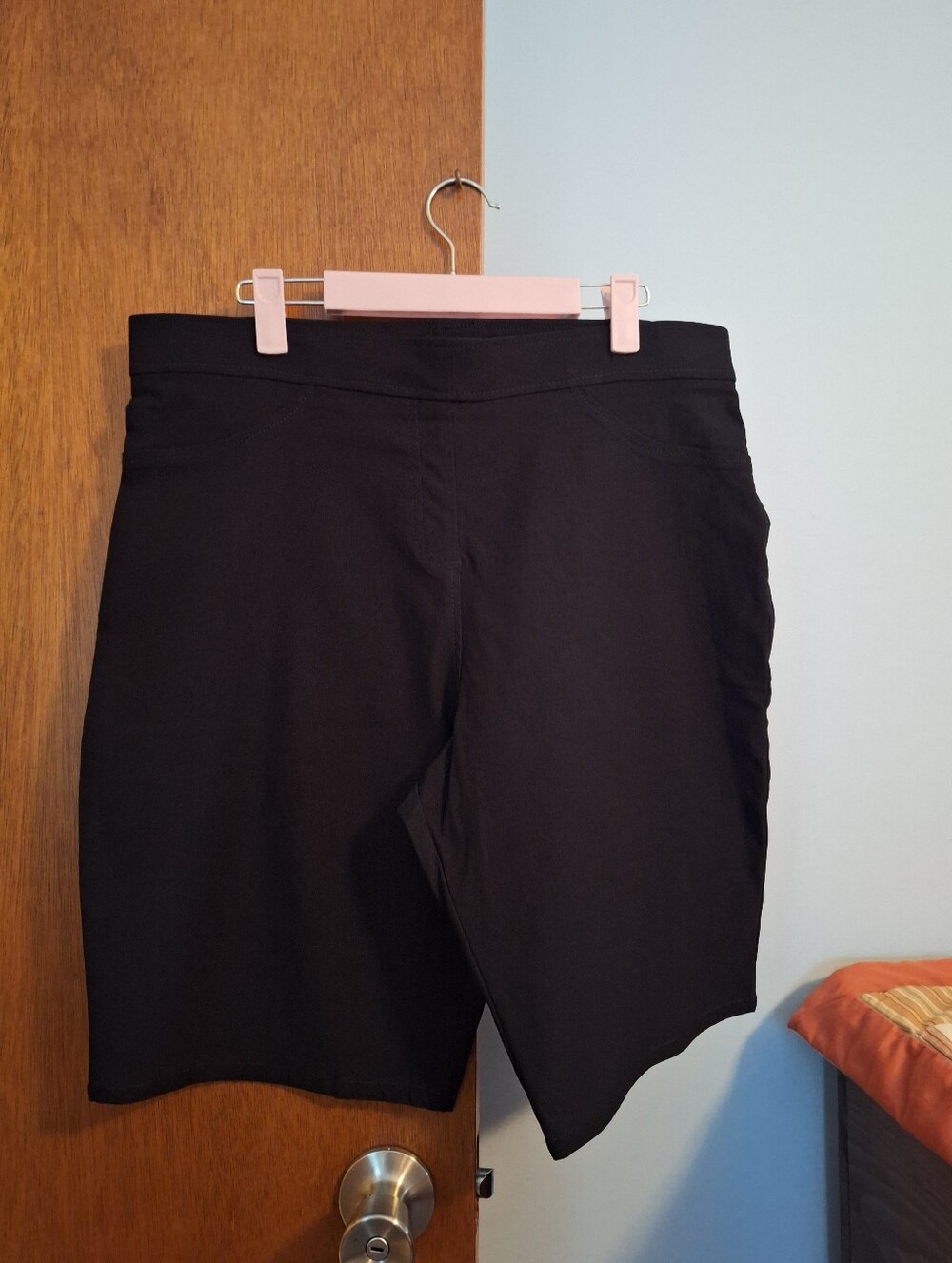 Tahari Women’s Black Stretch Performance Bermuda Shorts 9" Inseam Size XL Petite